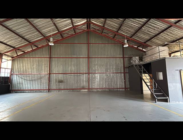 360M² WAREHOUSE TO LET IN JET PARK